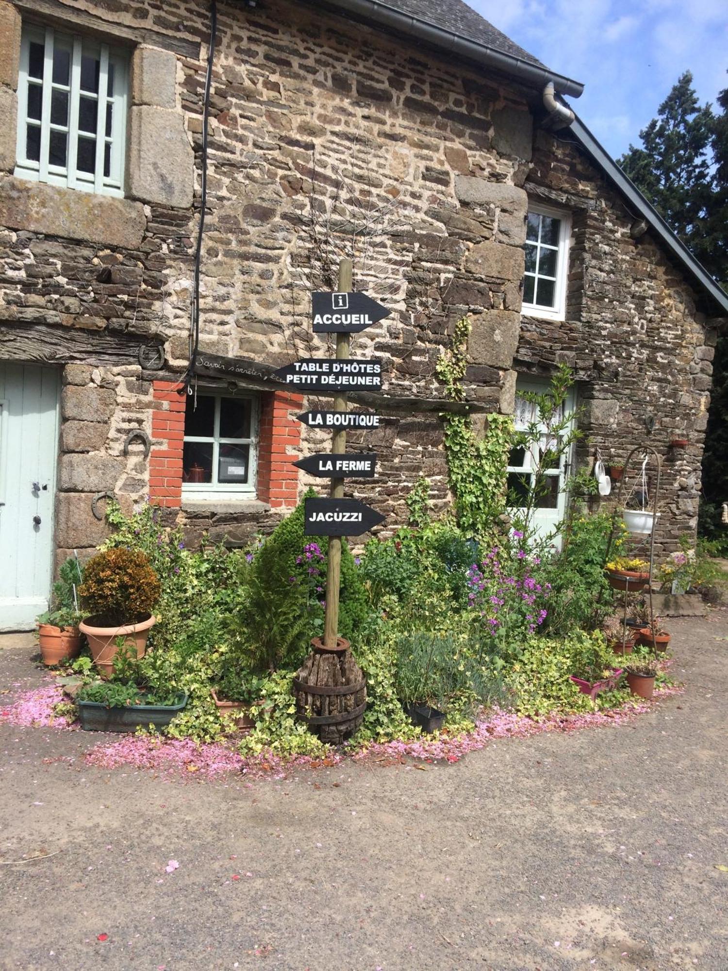 Ferme De La Gortiere Bed & Breakfast Le Teilleul Dış mekan fotoğraf